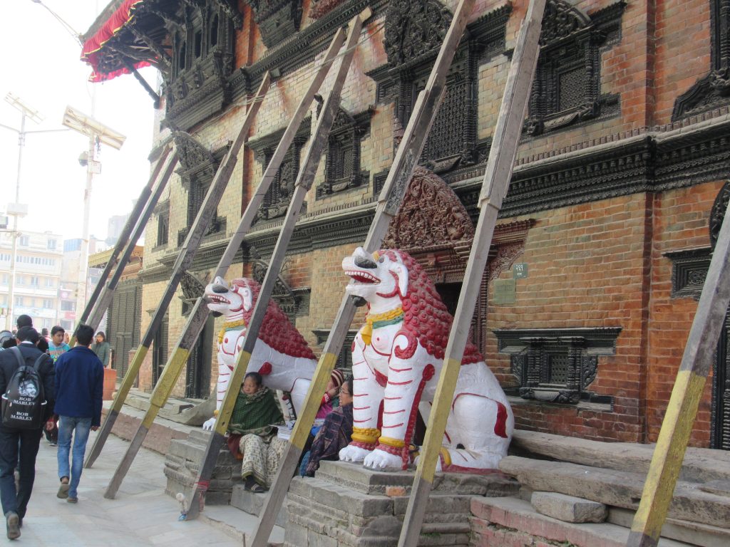 Reconstrução após o terremoto em Katmandu