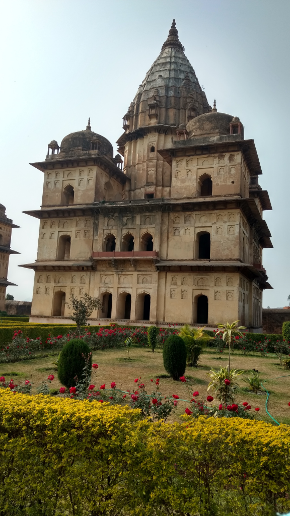   Mausoléus dos reis de Orchha 