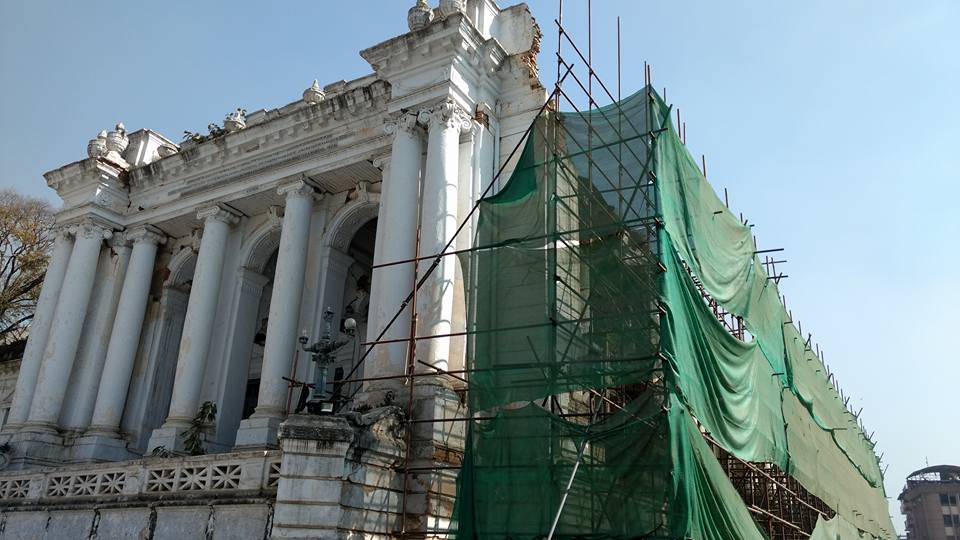 Palácio real de Hanuman Dhoka  sendo reconstruído