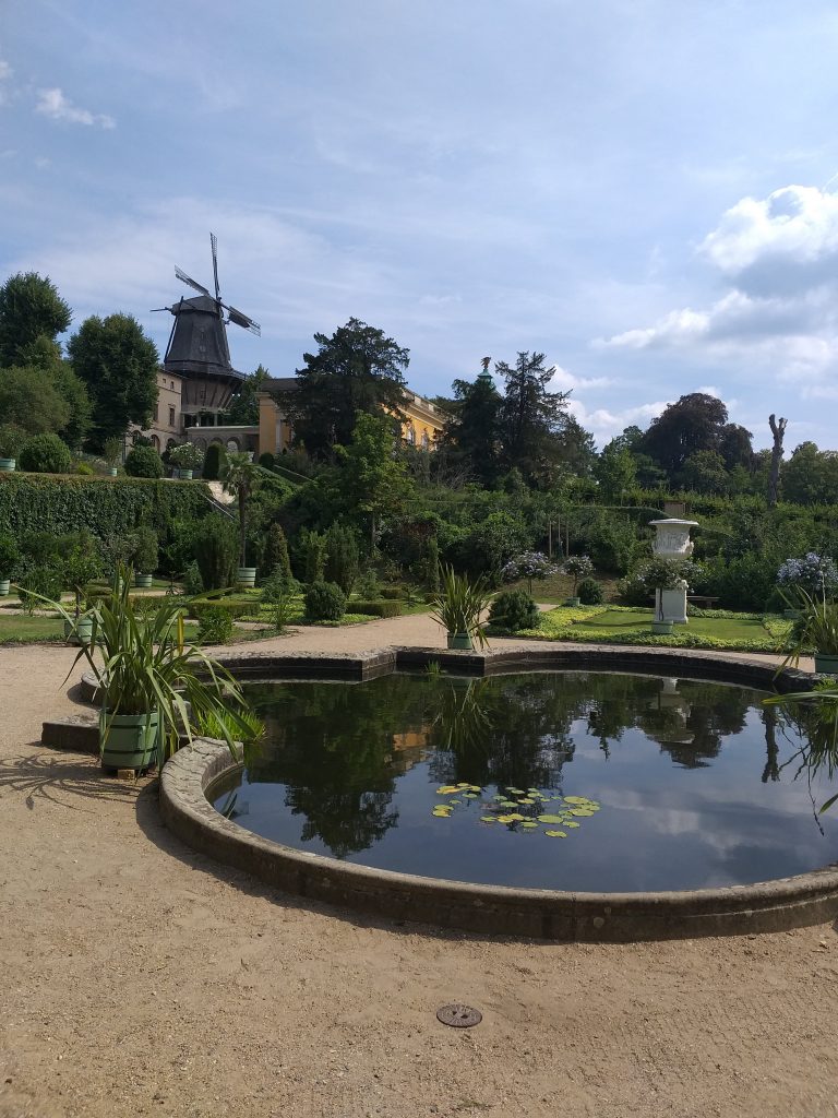 Um moinho holandês no  Parque Sanssouci