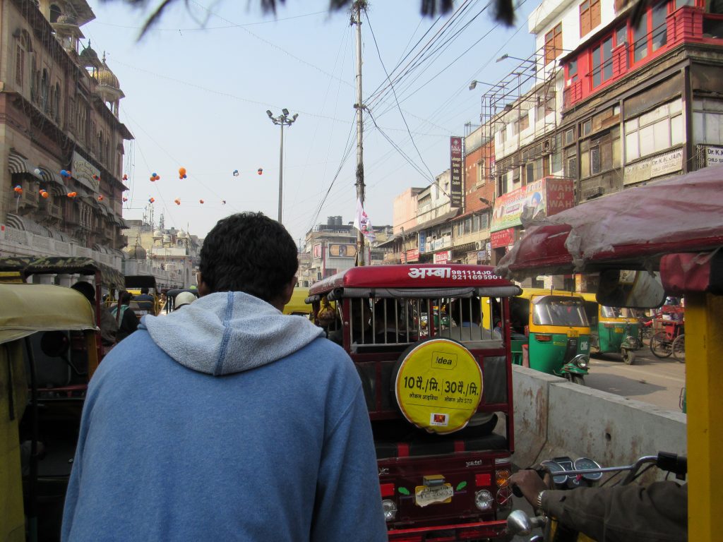 Índia com seu trânsito caótico - Delhi - Índia