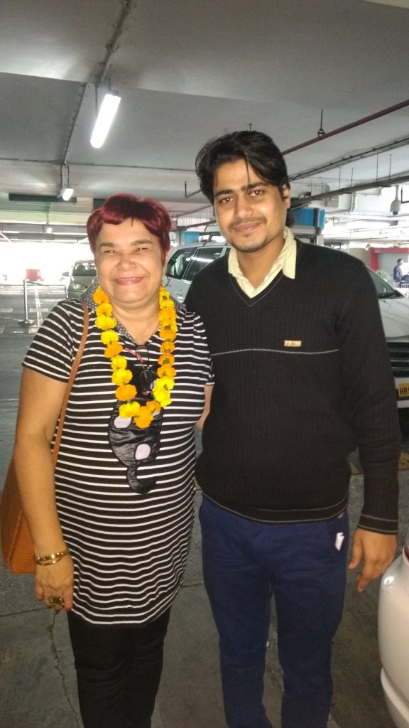 Representante da agência que foi me receber no aeroporto de Delhi - Índia   