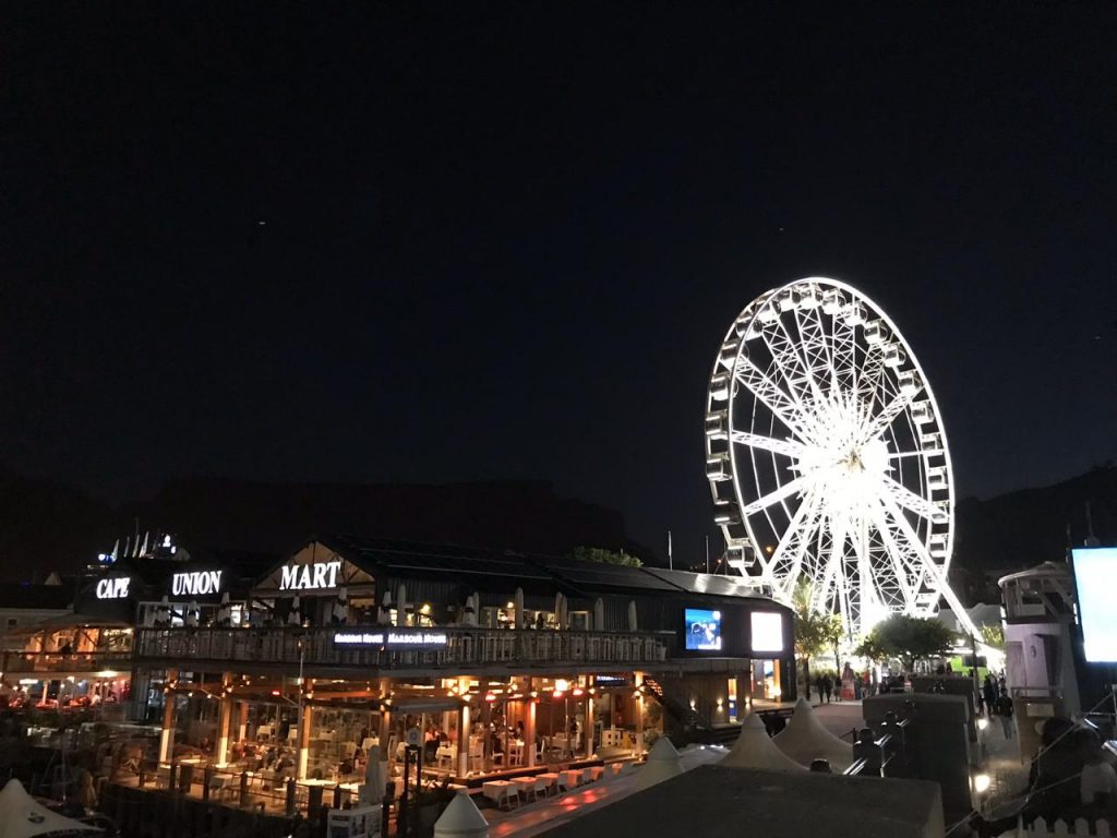 Roda gigante à noite - Cidade do Cabo - África do Sul (Foto by Darlan)